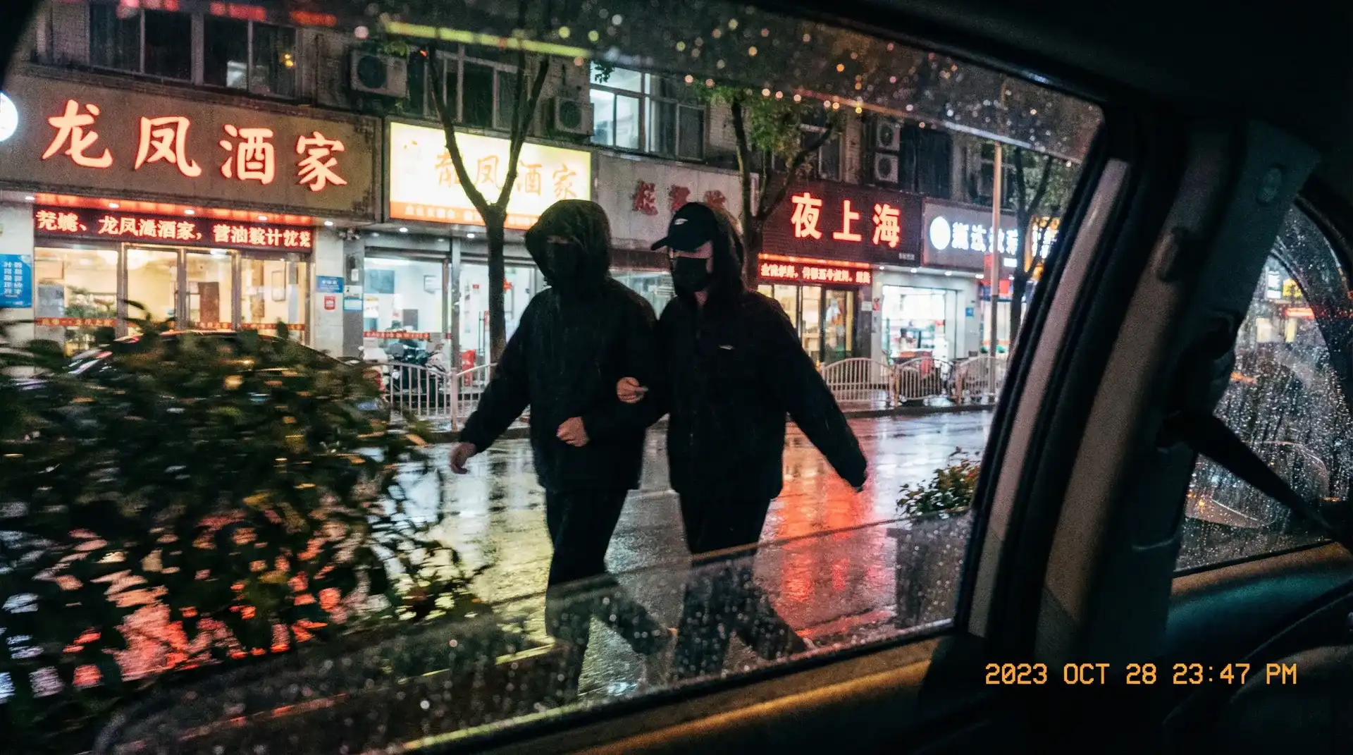 AG亚娱平台 - 顶流明星深夜密会现场抓拍照片
